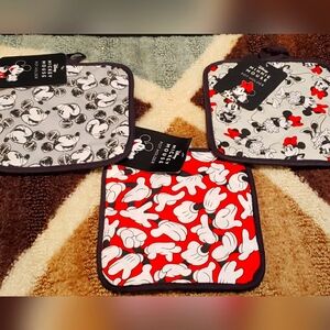 Disney mickey and Minnie pot holders nwt